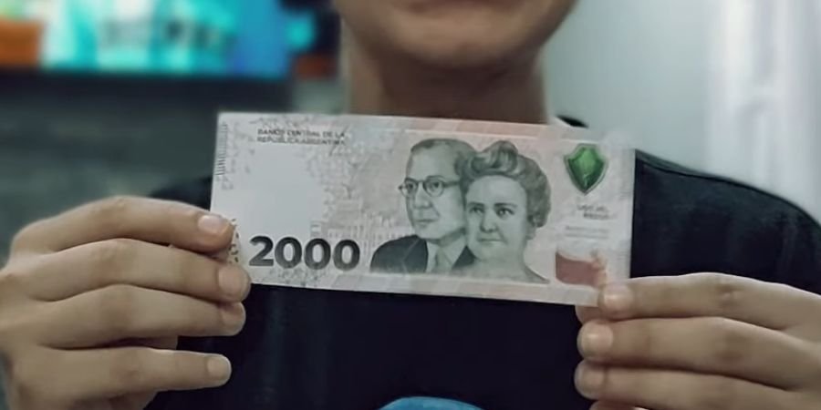 Medidas de seguridad para identificar billetes de $2.000 Pesos Argentinos